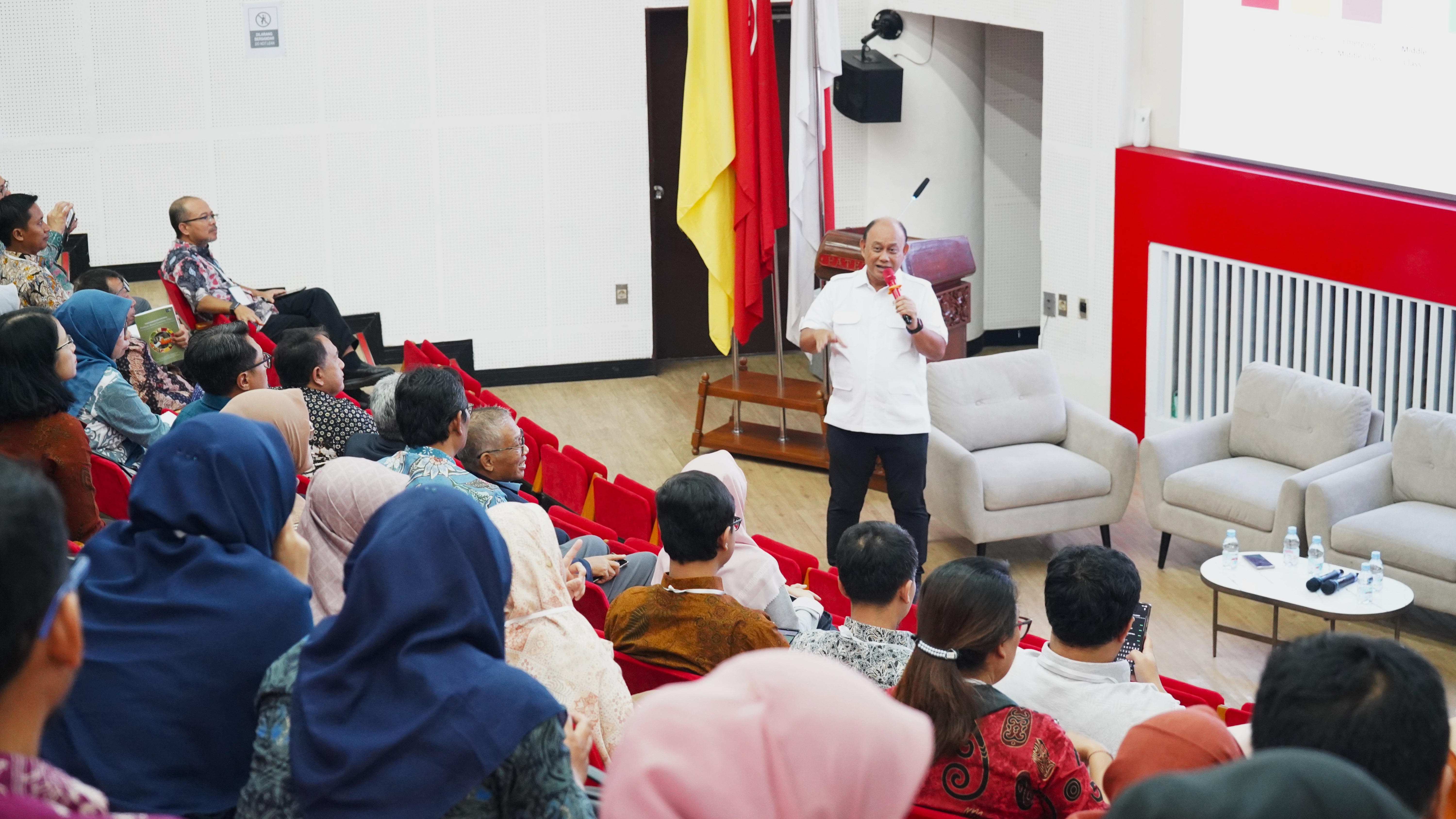Kabadan BGN Kabupaten Natuna Hadiri Seminar Nasional dan Pertemuan Forum Komunikasi Perguran Tinggi Teknologi Pertanian Indonesia Kebijakan Nasional dan Tantangan 